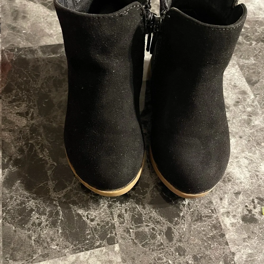 Cat &‎ Jack Black Boots size 5🌸